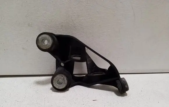 Volkswagen PASSAT B8 Gear shift cable bracket 3Q0711789