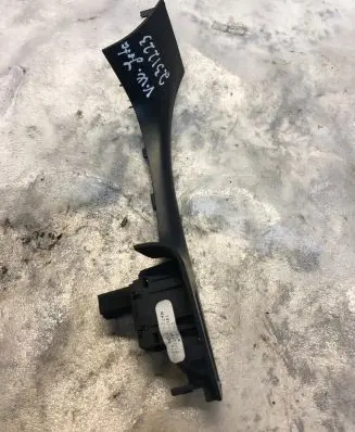 Volkswagen Jetta VI Electric window control switch 5c6867256