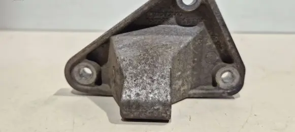 Volvo V50 Generator/alternator bracket 8670236