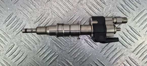 BMW X6 E71 Fuel injector 7585261