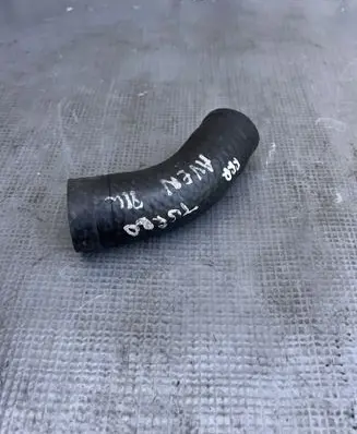 Toyota Avensis T220 Turbo air intake inlet pipe/hose 010823