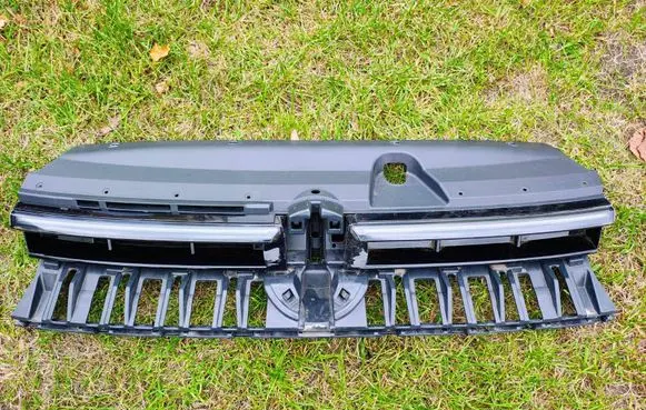 Volkswagen PASSAT B9 Front bumper upper radiator grill 3J0853653