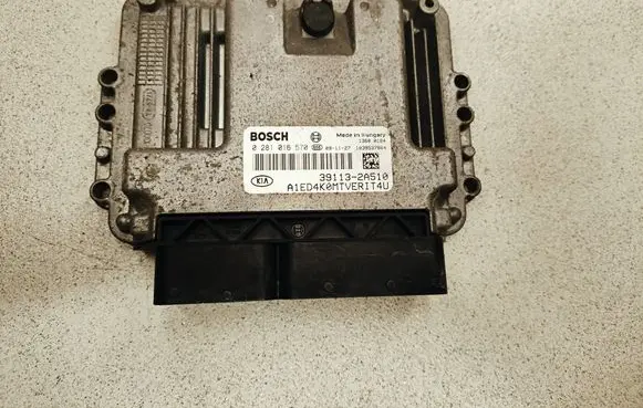 KIA Ceed Engine control unit/module 0281016570 391132A510 1039S37864