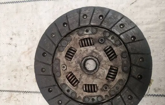 Nissan Terrano Clutch pressure plate 30100