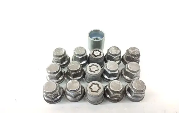Toyota Yaris Wheel nut cap/cover 