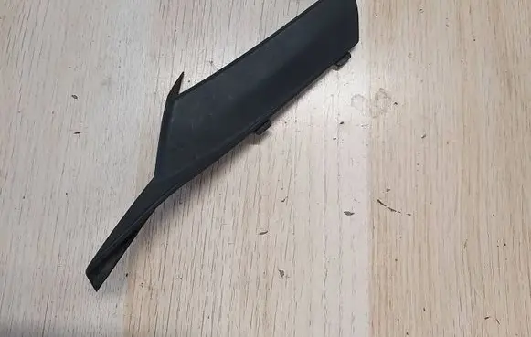 Suzuki Swift III Wiper trim 52R0