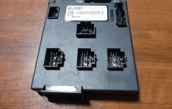 Volkswagen Touareg II Trunk lid opening control unit 4H0907063CC7P6BCM