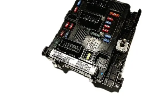 Citroen C3 Fuse module 9643498780