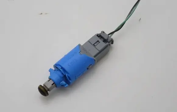 Renault Megane II Brake pedal sensor switch 8200168239B