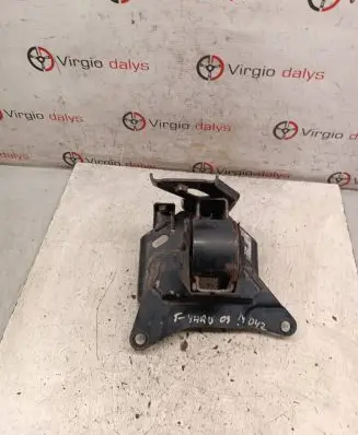 Toyota Yaris Engine mount bracket