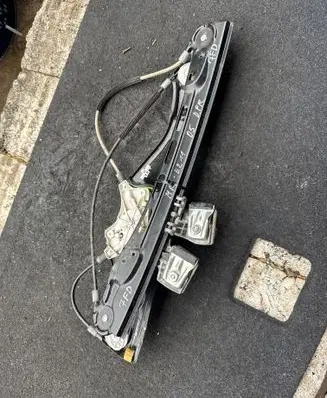 Mercedes-Benz E W211 Front door window regulator with motor A2117200246 A2118203042 993627101