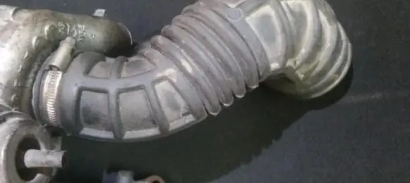 Opel Vectra B Air intake hose/pipe 90528773