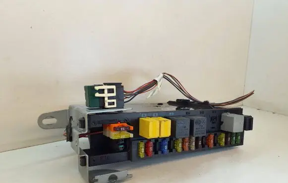 Mercedes-Benz CLS C219 Fuse module 2115459201