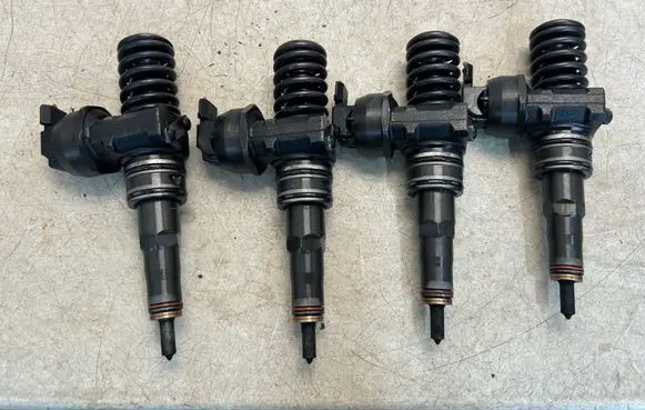 Renault Clio IV Fuel injectors set 0414720215