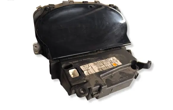 Toyota Yaris Speedometer (instrument cluster) 216558645 216558653