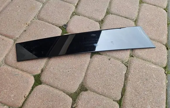 Toyota Camry VIII XV70 Front door glass trim molding 75762--