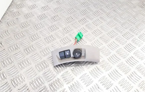 Volvo V50 ESP (stability program) switch 8686026 19206 8691530