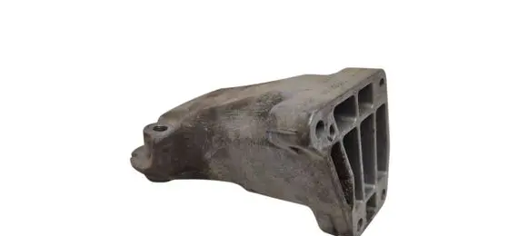 Engine mounting bracket