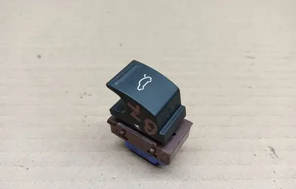 Volkswagen PASSAT B7 Tailgate opening switch 3AA959831 188202S