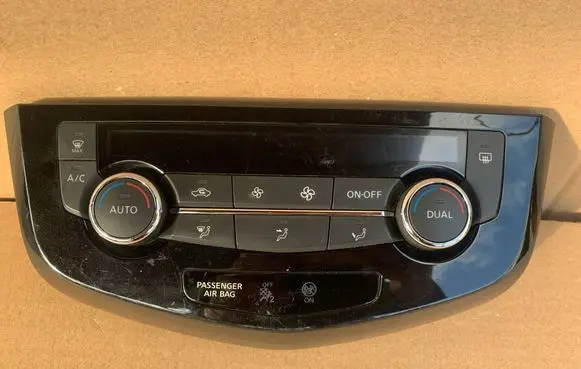 Nissan Qashqai Air conditioning/heating control unit 275004EA0A