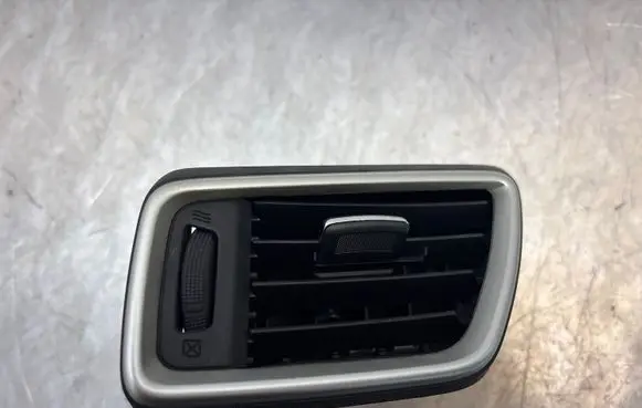 Nissan Qashqai Dashboard side air vent grill/cover trim 687614EA0A