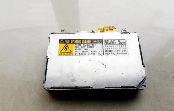 Land Rover Discovery 3 - LR3 Headlight ballast module Xenon 3900016488 031100-0250