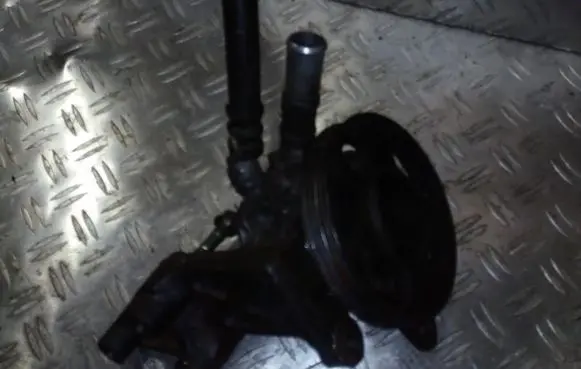 Mazda 323 Power steering pump