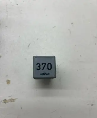Volkswagen Golf Plus Other relay 8D0951253