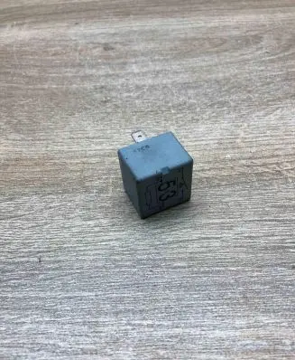 Volkswagen Golf IV Other relay 141951253B 20240072
