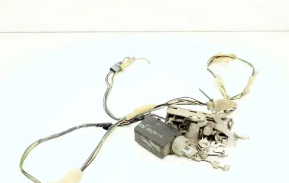 Volkswagen II LT Front door lock 9017200635 40620579 F00P2E0199
