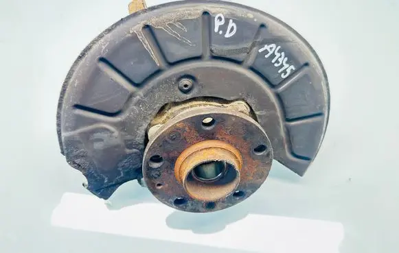 Front wheel hub