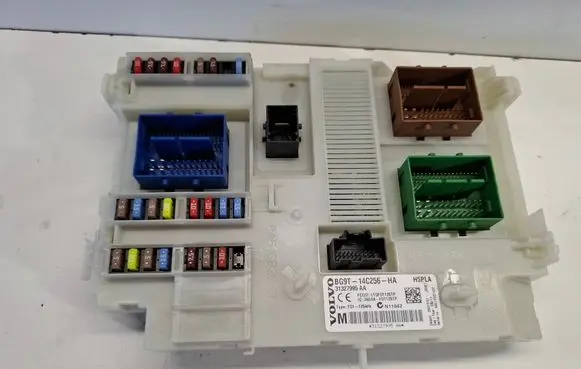 Volvo V60 Fuse module 31327995