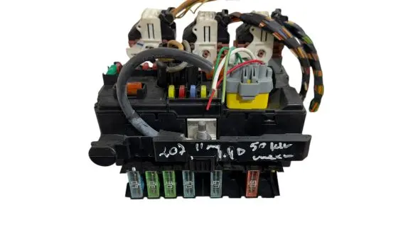 Peugeot 207 Fuse module 9667199680