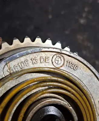 BMW M5 Valve oil control 136105131136