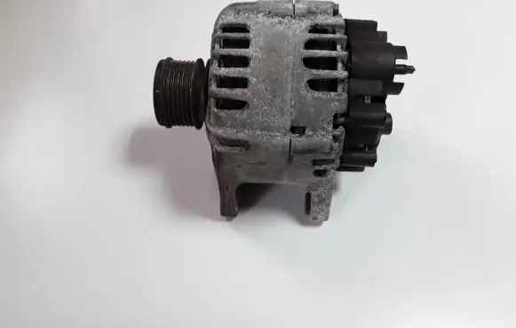 Renault Captur Generator/alternator 231001318R