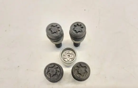 Porsche Taycan 9J1 Nuts/bolts PORTAY