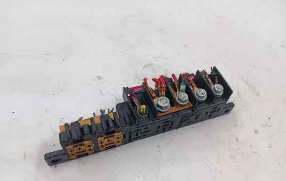 Audi A6 S6 C5 4B Relay mounting block 8L0941822A 896083000