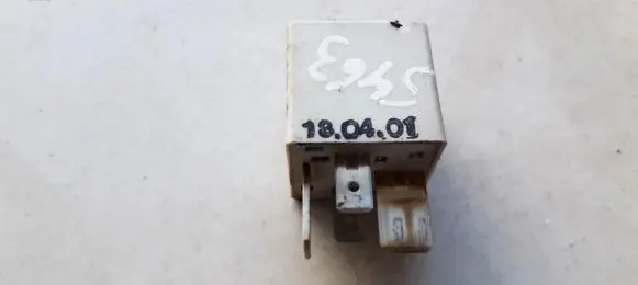 Volkswagen PASSAT B5.5 Other relay 8D0951253