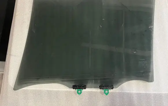 Toyota RAV 4 (XA50) Rear door window glass 43R007953