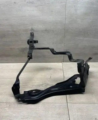 Mercedes-Benz C W204 Headlight/headlamp mounting bracket A2046201291