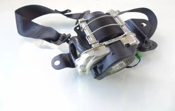 BMW i3 Front seatbelt