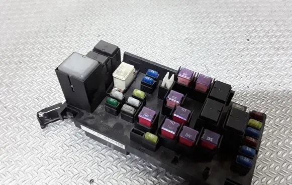 Subaru Legacy Fuse box set MB200200B