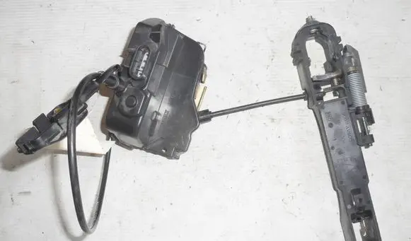Nissan Primera Front door lock 80611AV600
