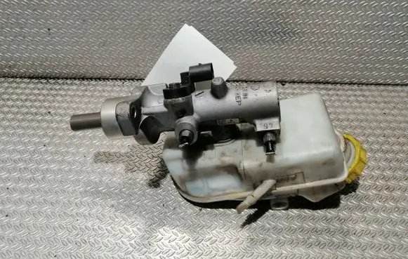 Master brake cylinder