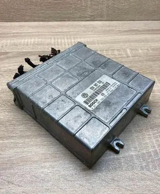 Volkswagen PASSAT B5 Engine control unit/module ECU 8D0907558 0261204502