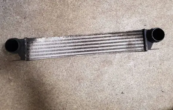 BMW 5 E39 Intercooler radiator 17512247359