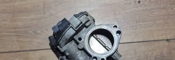 Citroen C4 I Throttle valve 9647925480