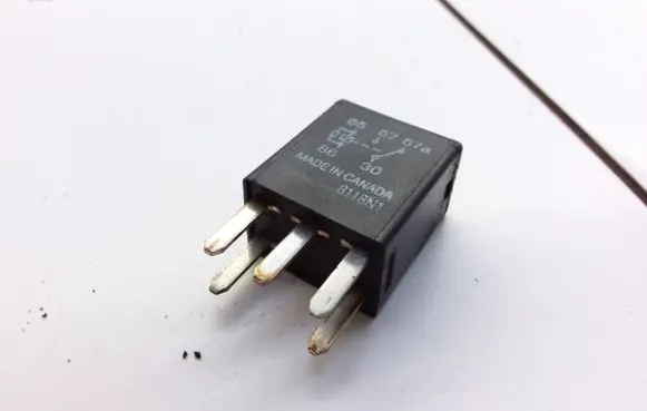 Opel Sintra Hazard warning light relay 12077866