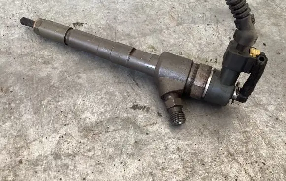 Opel Meriva A Fuel injector 8445110183