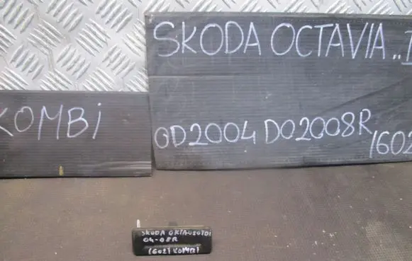Skoda Octavia Mk2 (1Z) Tailgate opening switch 